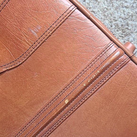 Sears Tan Luggage Travel Bag with Classic Design - Picture 7 of 11